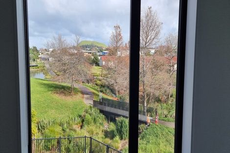 Photo of property in 16 Harlow Crescent, Glen Innes, Auckland, 1072