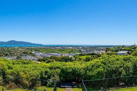 Photo of property in 7 Ocean Vista Lane, Paraparaumu, 5032