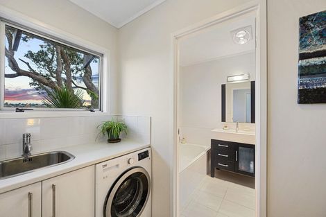 Photo of property in 4 Claude Road, Stanmore Bay, Whangaparaoa, 0932