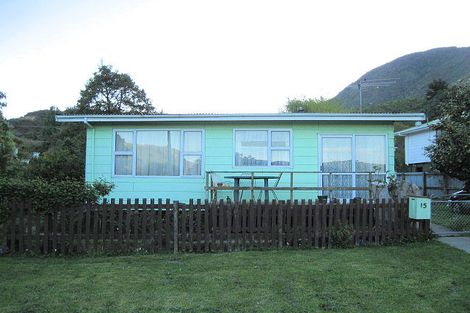 Photo of property in 15 Oxford Street, Picton, 7220