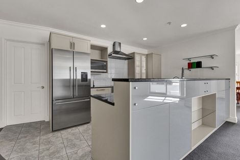 Photo of property in 1e Queen Street, New Plymouth, 4310