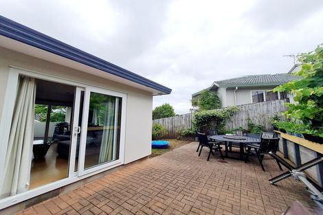 Photo of property in 31 Mandeville Place, Unsworth Heights, Auckland, 0632