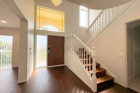 Photo of property in 2 Corta Bella Place, Golflands, Auckland, 2013