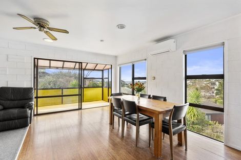 Photo of property in 2/90 Browns Bay Road, Rothesay Bay, Auckland, 0630