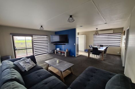 Photo of property in 2/21 Southview Place, Wattle Downs, Auckland, 2102