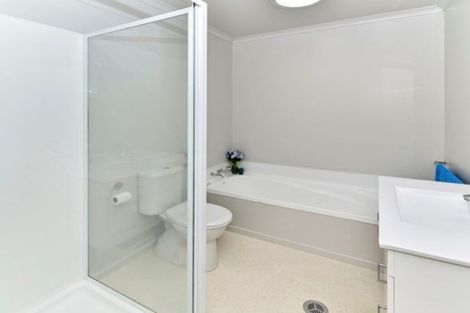 Photo of property in 43 Becker Drive, Weymouth, Auckland, 2103