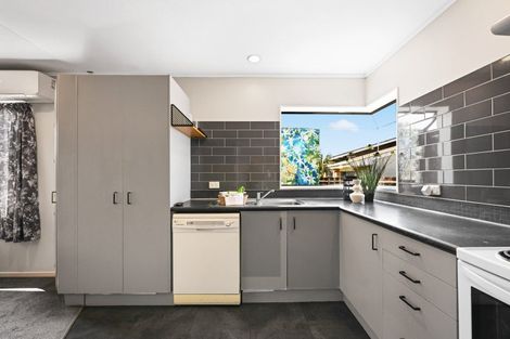 Photo of property in 8 Brough Place, St Andrews, Hamilton, 3200