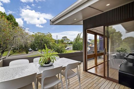 Photo of property in 8 Riviera Place, Hauraki, Auckland, 0622