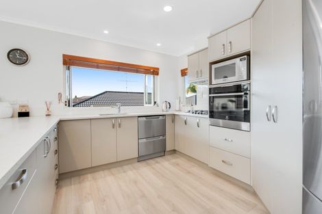 Photo of property in 14 Astor Place, Orewa, 0931
