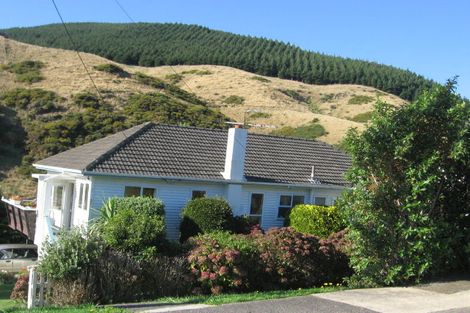 Photo of property in 7 Raroa Terrace, Tawa, Wellington, 5028