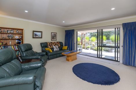 Photo of property in 14 San Priamo Place, Paraparaumu Beach, Paraparaumu, 5032