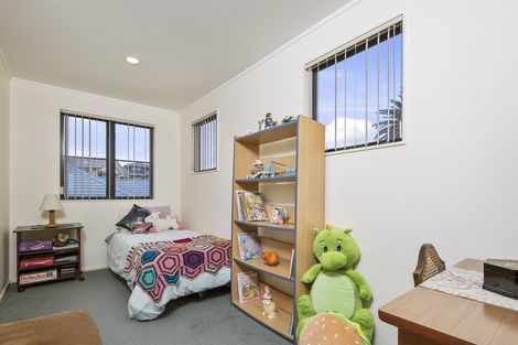 Photo of property in 16 San Lorenzo Rise, Henderson, Auckland, 0612