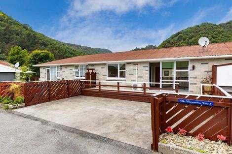 Photo of property in 46 York Street, Picton, 7220