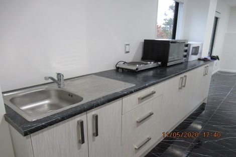 Photo of property in 5 Fernhaven Place, Massey, Auckland, 0614