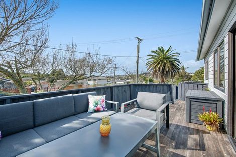 Photo of property in 13 Red Beach Road, Red Beach, 0932