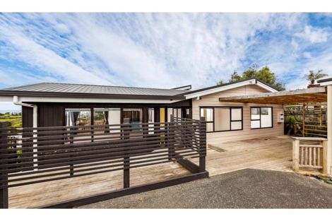 Photo of property in 70 Wade River Road, Stanmore Bay, Whangaparaoa, 0932