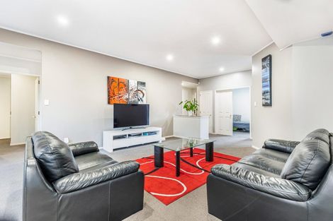 Photo of property in 6 Hanly Close, West Harbour, Auckland, 0618