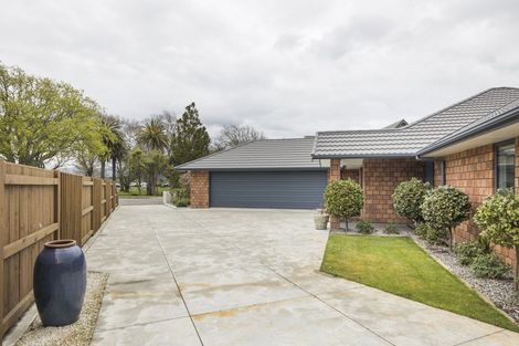 Photo of property in 30 Grand Oaks Drive, Awapuni, Palmerston North, 4412