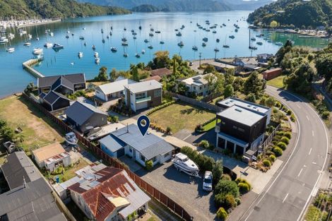 Photo of property in 321 Waikawa Road, Waikawa, Picton, 7220