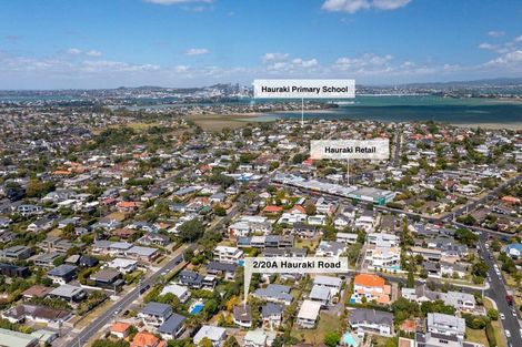 Photo of property in 1/20a Hauraki Road, Hauraki, Auckland, 0622