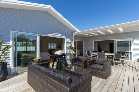 Photo of property in 12 Kowhai Street, Strandon, New Plymouth, 4312