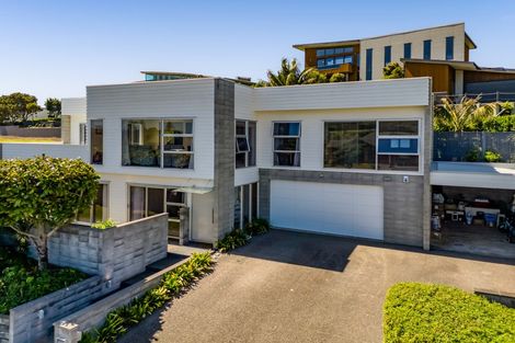 Photo of property in 16 Links Drive, Waiwhakaiho, New Plymouth, 4312