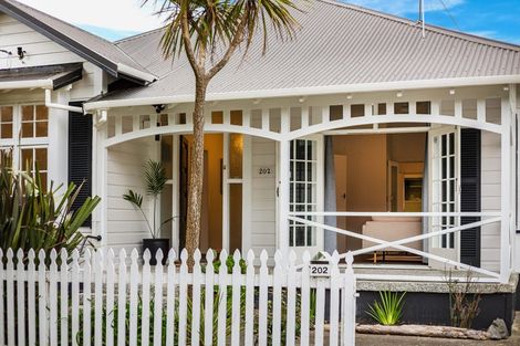 Photo of property in 202 Clyde Street, Island Bay, Wellington, 6023