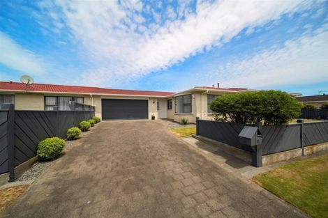 Photo of property in 1 Heather Lea, Hawera, 4610