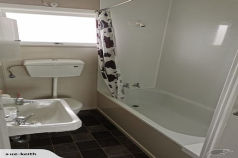 Photo of property in 2/27 Holland Road, Hillcrest, Auckland, 0627