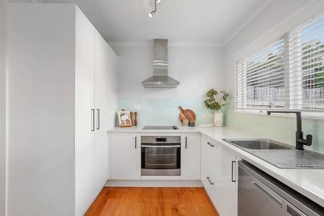 Photo of property in 8 Beswick Place, Birkdale, Auckland, 0626