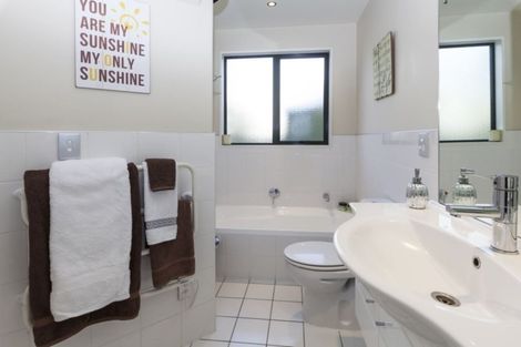 Photo of property in 4 Ryeland Avenue, Ilam, Christchurch, 8041