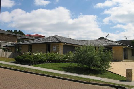 Photo of property in 35 Woodridge Avenue, Northcross, Auckland, 0630