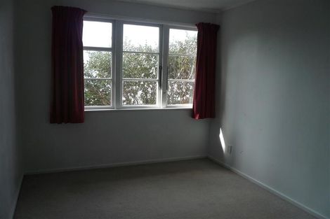 Photo of property in 8 Nutsey Avenue, Northcote, Auckland, 0627