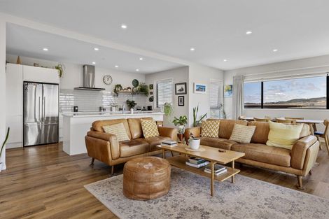 Photo of property in 14 Pukenamu Road, Rainbow Point, Taupo, 3330