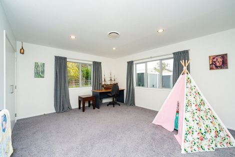 Photo of property in 74 Polson Hill Drive, Aokautere, Palmerston North, 4471