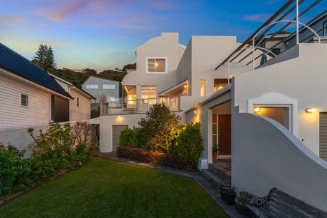 Photo of property in 32 Paremata Crescent, Paremata, Porirua, 5024