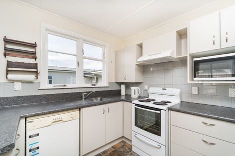 Photo of property in 14 Vernon Avenue, Takaro, Palmerston North, 4412