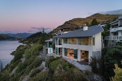 Photo of property in 11 Mincher Road, Kelvin Heights, Queenstown, 9300