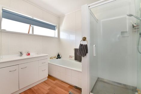 Photo of property in 1/165 Deep Creek Road, Torbay, Auckland, 0630