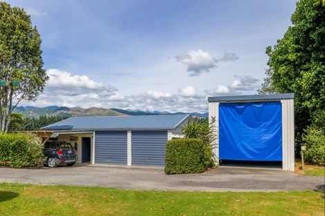 Photo of property in 213 Heatherlea Road East, Levin, 5571