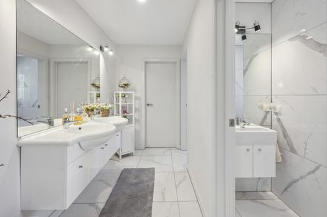 Photo of property in 28 Magnolia Rise, Waipahihi, Taupo, 3330