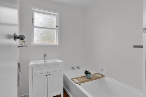 Photo of property in 1 Moule Place, Fairfield, Hamilton, 3214