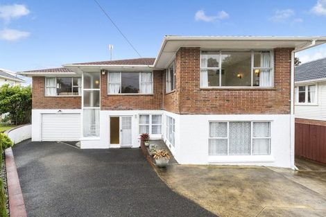 Photo of property in 8 Fowey Avenue, Te Atatu South, Auckland, 0610