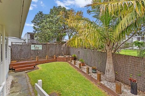 Photo of property in 2/10 Rambler Crescent, Beach Haven, Auckland, 0626