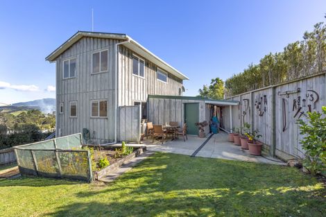 Photo of property in 4 Robertson Street, Raglan, 3225