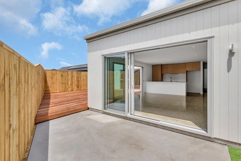 Photo of property in 111 Kaurinui Crescent, One Tree Point, 0118