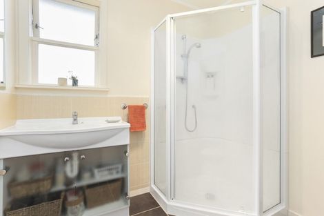 Photo of property in 17 Kapuka Road, Mangere Bridge, Auckland, 2022