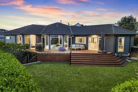 Photo of property in 6 Dorchester Place, Orewa, 0931