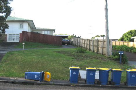 Photo of property in 2/118 Triangle Road, Massey, Auckland, 0614