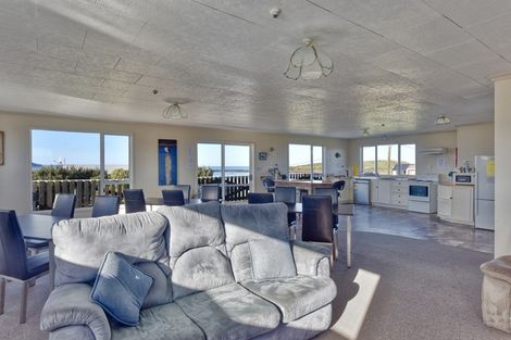 Photo of property in 529 Waikawa-curio Bay Road, Curio Bay, Tokanui, 9884